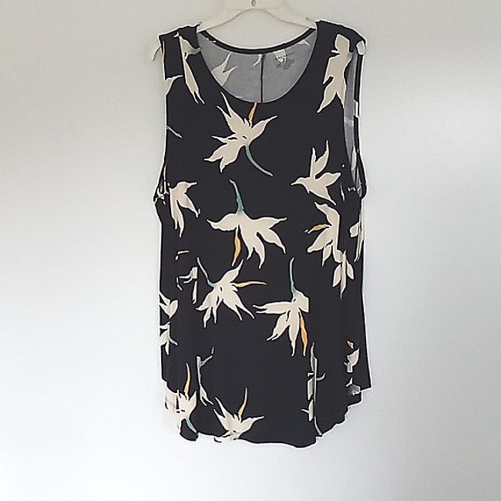 Lane Bryant Navy Blue Floral Tank Top Women's Size 18/20 Pre-owned
